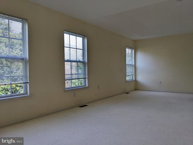 252 BRINLEY DR, Pennington, NJ 08534