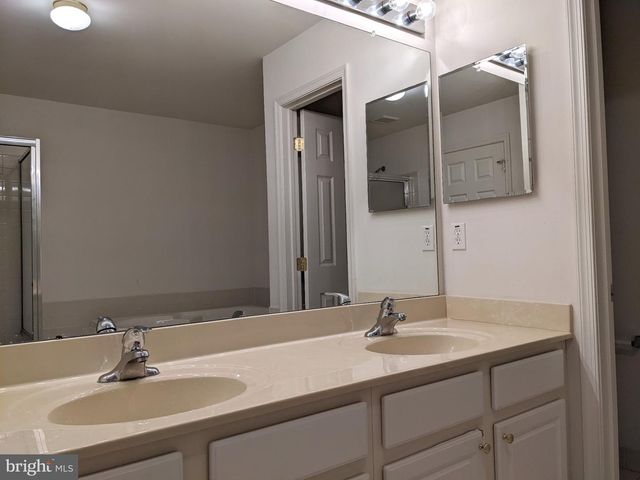 252 BRINLEY DR, Pennington, NJ 08534