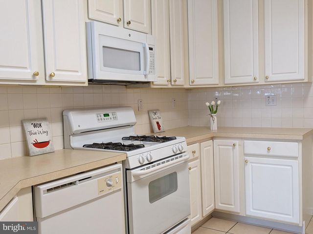252 BRINLEY DR, Pennington, NJ 08534