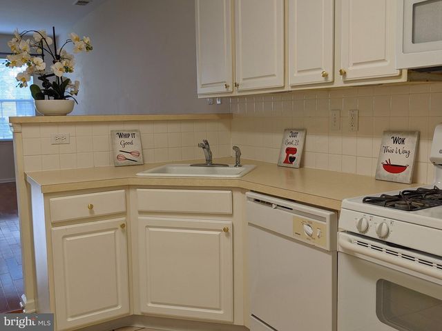 252 BRINLEY DR, Pennington, NJ 08534