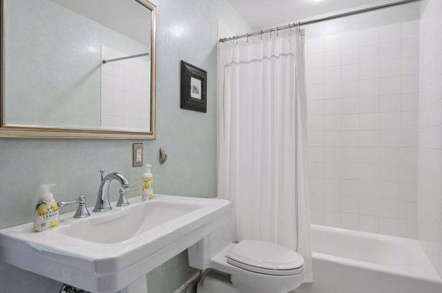2310 Humboldt Avenue S, Minneapolis, MN 55405