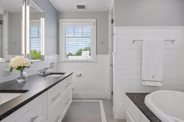 2310 Humboldt Avenue S, Minneapolis, MN 55405