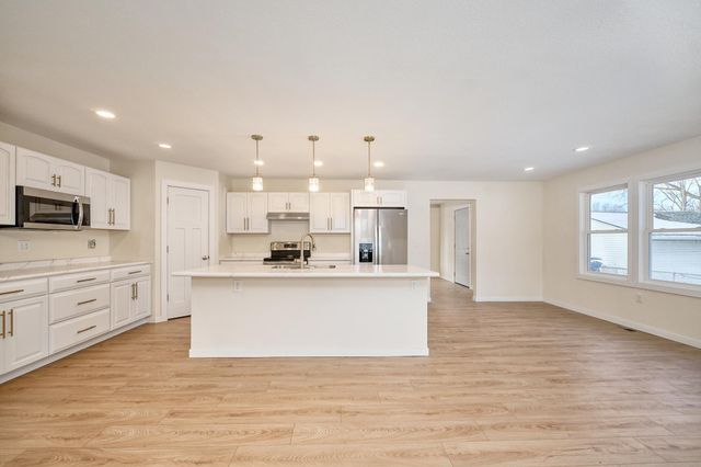 5850 6th Street NE, Fridley, MN 55432