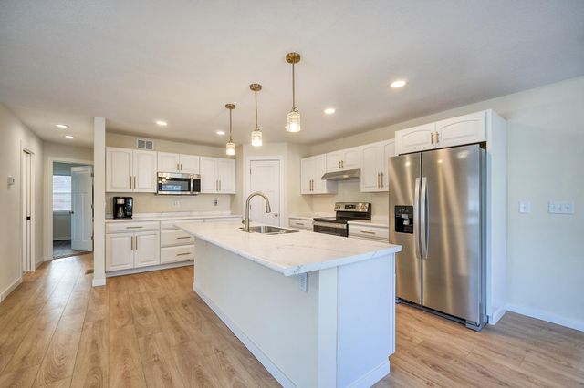 5850 6th Street NE, Fridley, MN 55432