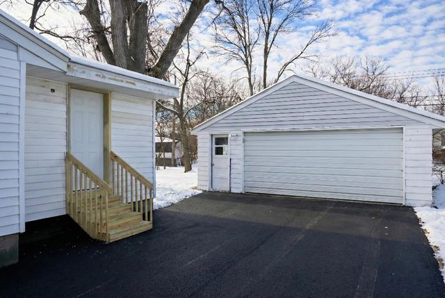 5850 6th Street NE, Fridley, MN 55432