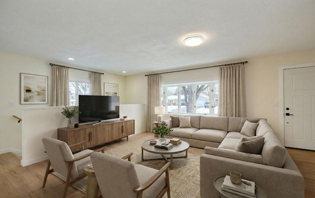 5850 6th Street NE, Fridley, MN 55432