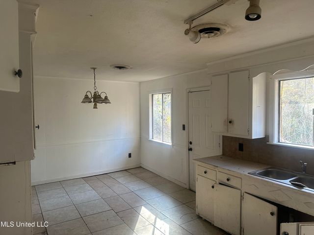 2451 Coronet Place, Jackson, MS 39204