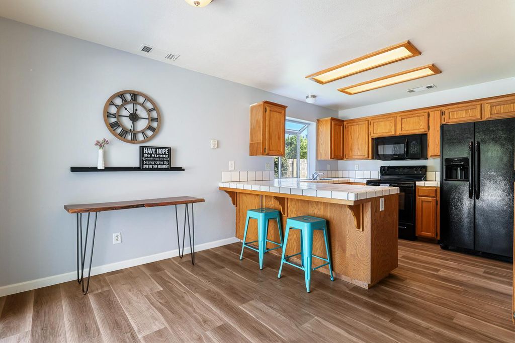 Image 10 of property listing at 8735 N Cedar Avenue # 109, Fresno, CA 93720