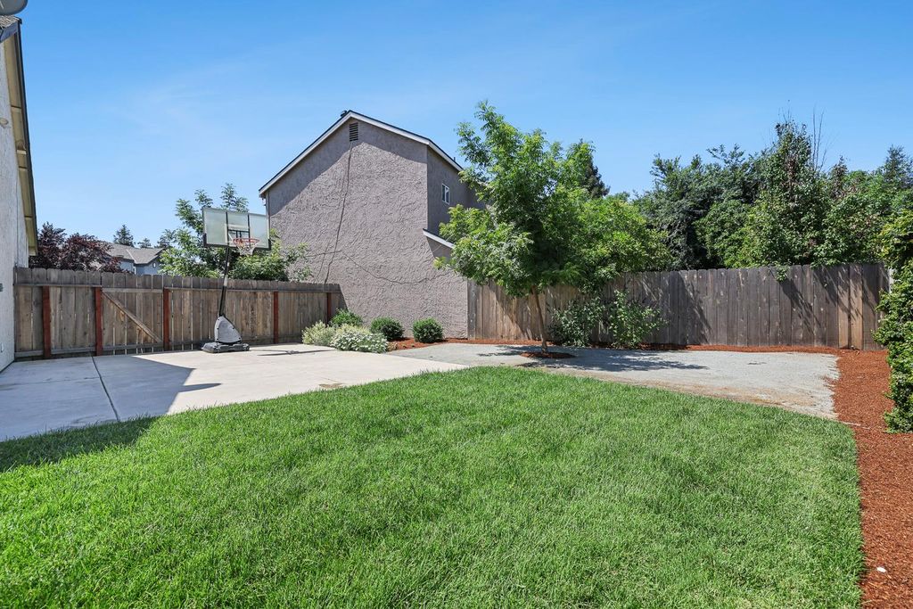 Image 29 of property listing at 8735 N Cedar Avenue # 109, Fresno, CA 93720