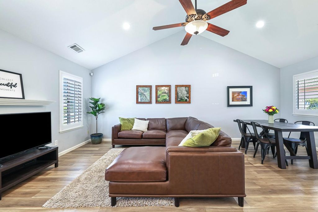 Image 3 of property listing at 8735 N Cedar Avenue # 109, Fresno, CA 93720