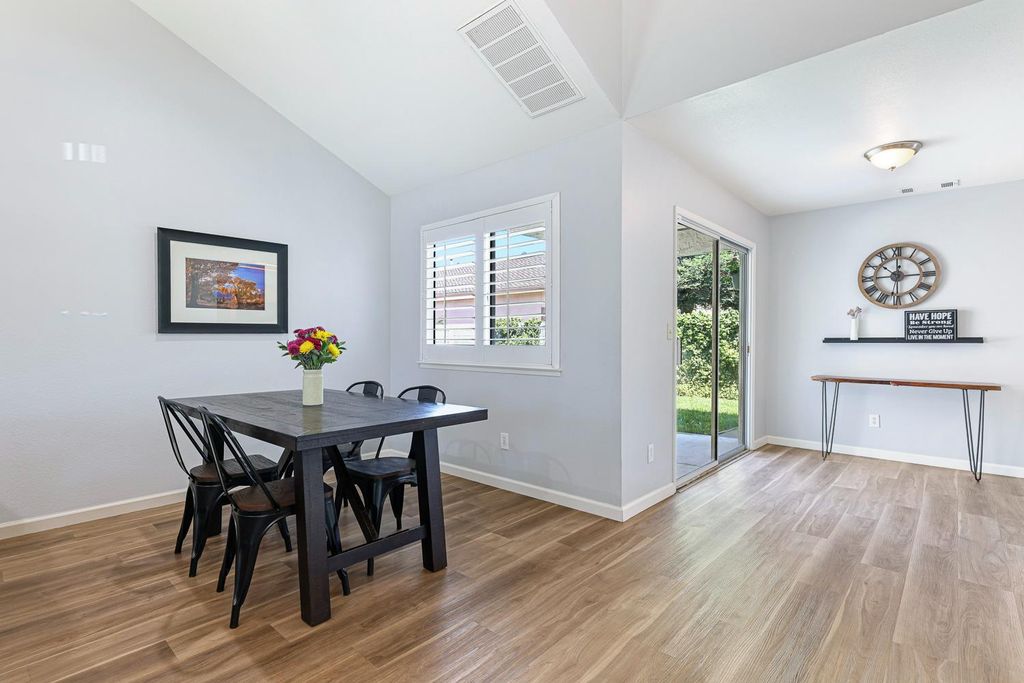 Image 9 of property listing at 8735 N Cedar Avenue # 109, Fresno, CA 93720