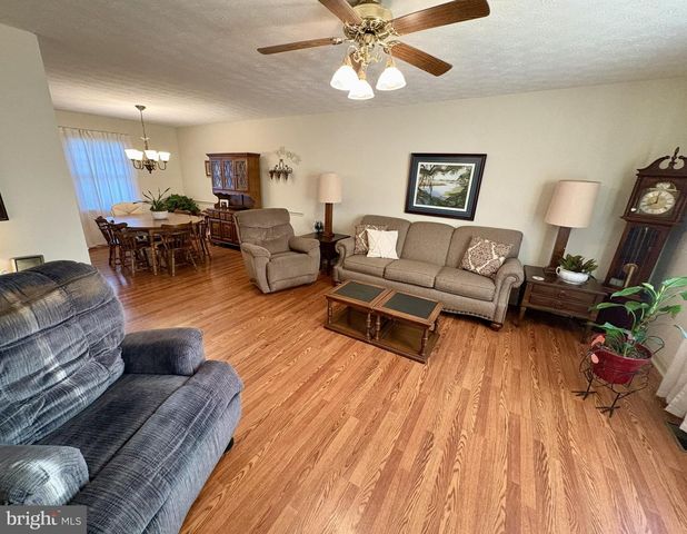 3 MEADOW LN, Luray, VA 22835