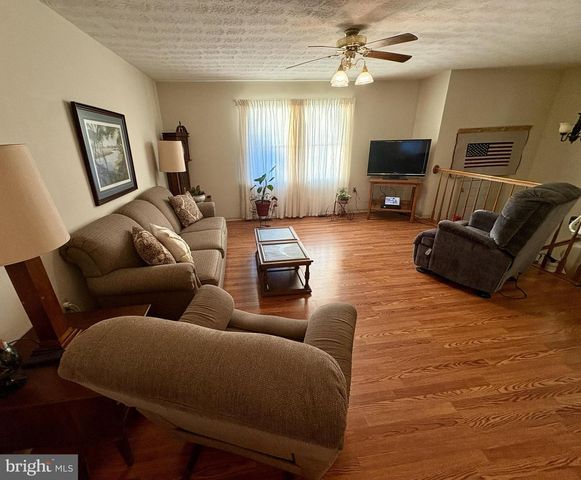 3 MEADOW LN, Luray, VA 22835