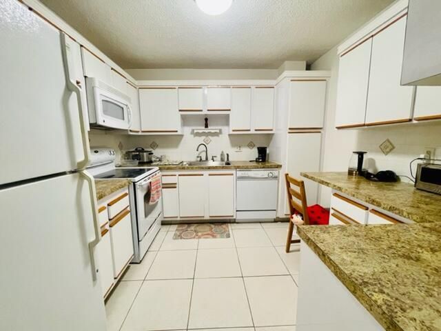22755 SW 66th Avenue 103, Boca Raton, FL 33428
