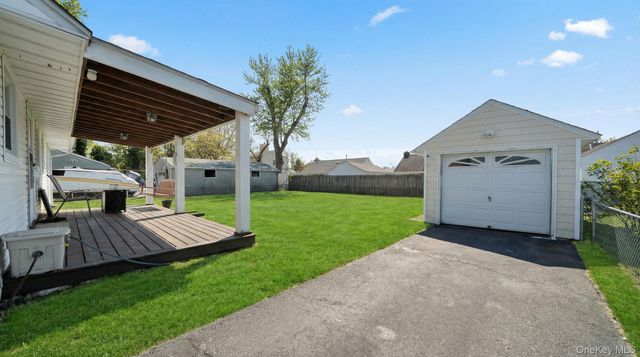 4 Cecil Place, Hicksville, NY 11801