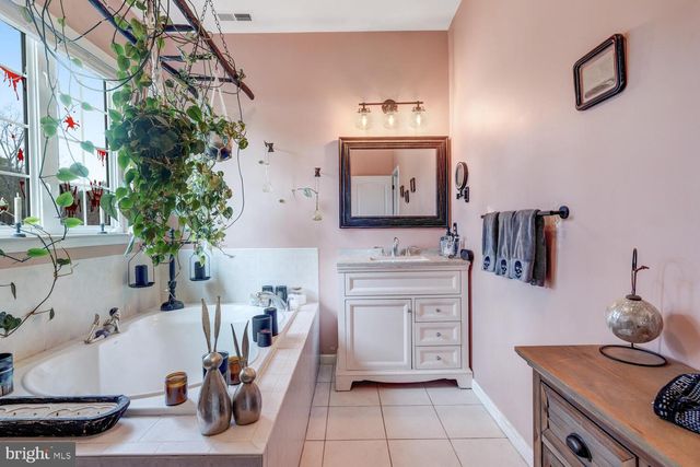 1 MARIA DR, Little Egg Harbor Twp, NJ 08087