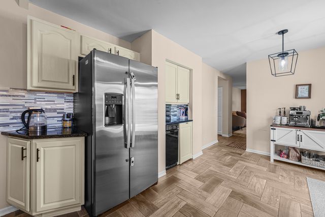 9733 S Cambridge Court, Palos Hills, IL 60465