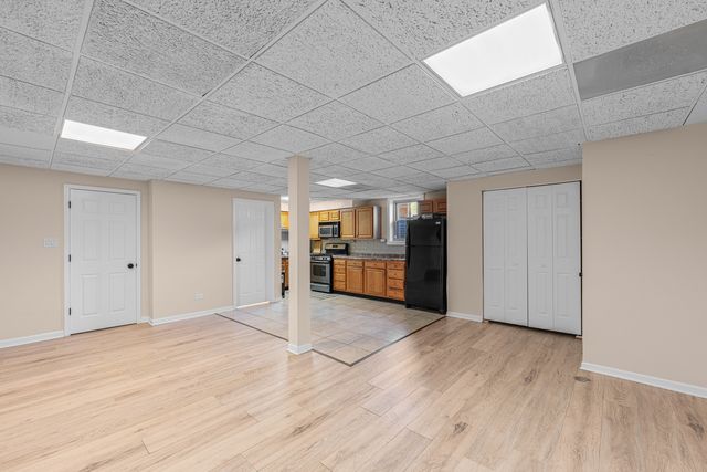 9733 S Cambridge Court, Palos Hills, IL 60465