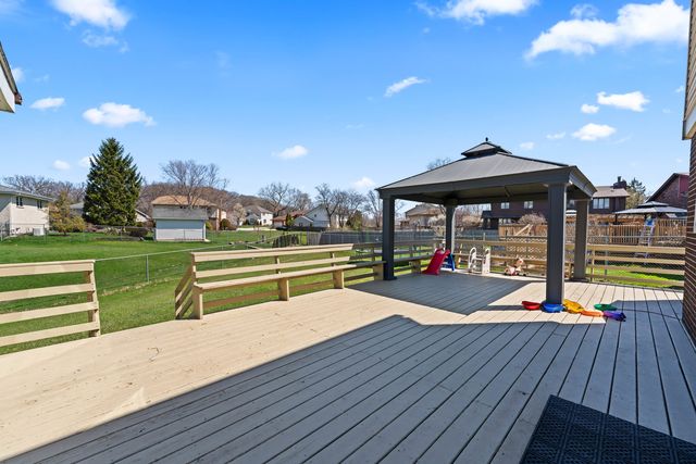 9733 S Cambridge Court, Palos Hills, IL 60465