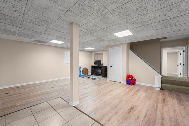 9733 S Cambridge Court, Palos Hills, IL 60465