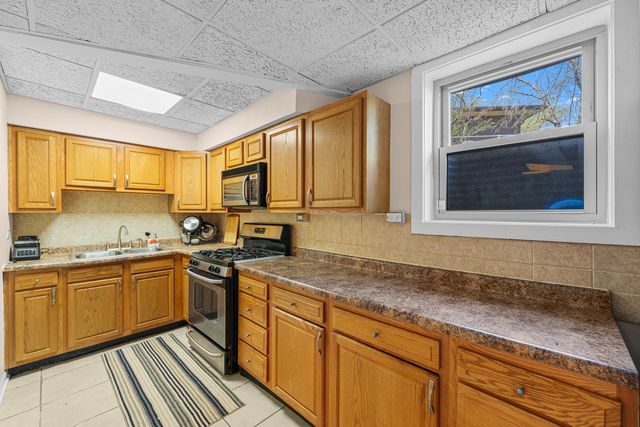 9733 S Cambridge Court, Palos Hills, IL 60465