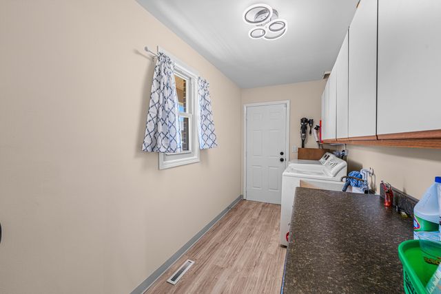 9733 S Cambridge Court, Palos Hills, IL 60465