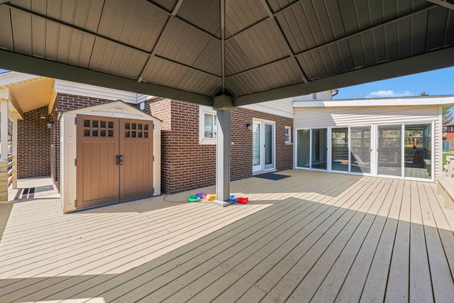9733 S Cambridge Court, Palos Hills, IL 60465