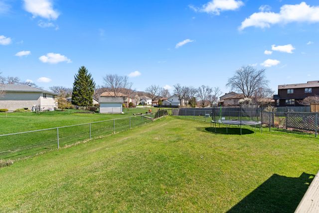 9733 S Cambridge Court, Palos Hills, IL 60465