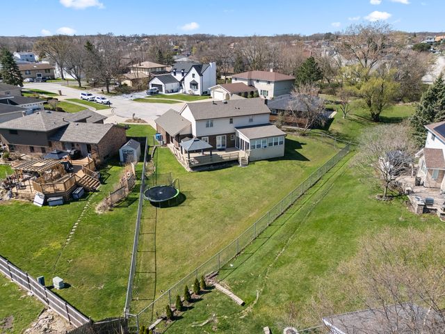 9733 S Cambridge Court, Palos Hills, IL 60465