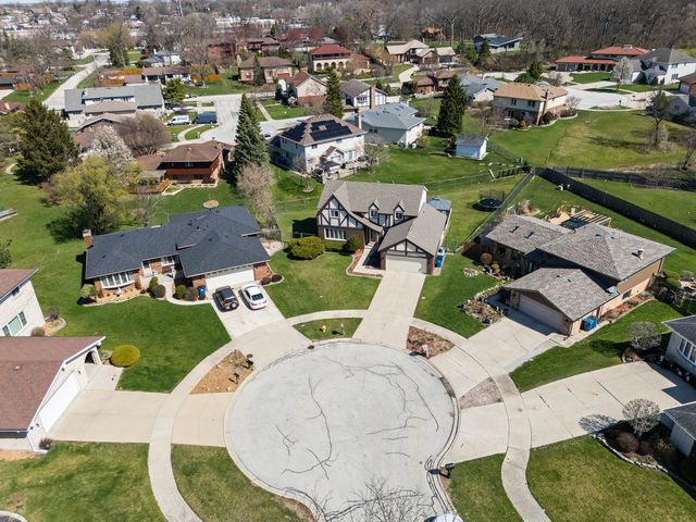 9733 S Cambridge Court, Palos Hills, IL 60465
