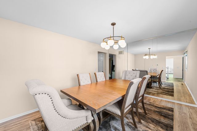 9733 S Cambridge Court, Palos Hills, IL 60465