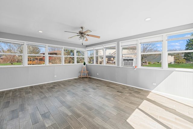 9733 S Cambridge Court, Palos Hills, IL 60465