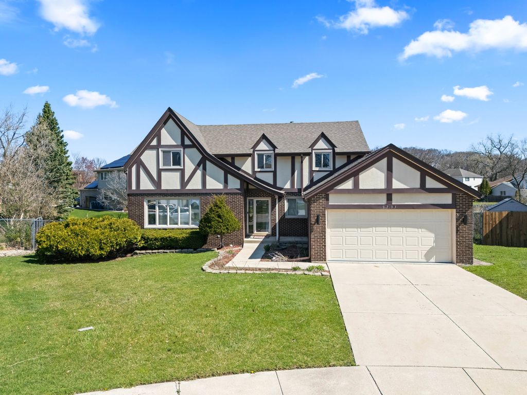 9733 S Cambridge Court, Palos Hills, IL 60465