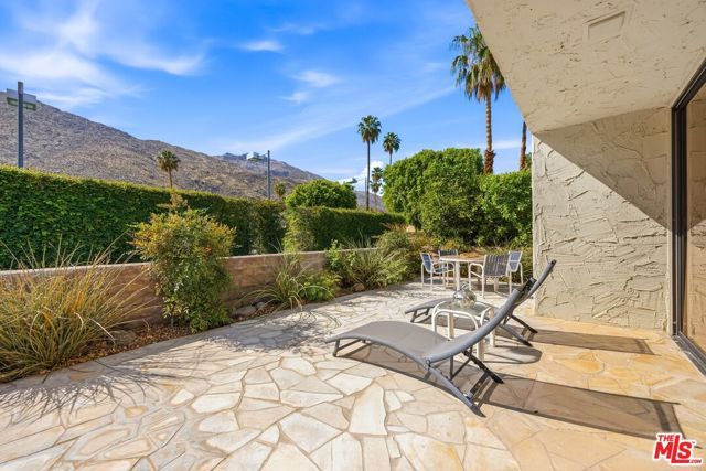 2075 S Ramitas Way, Palm Springs, CA 92264