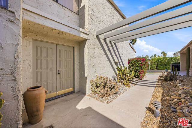 2075 S Ramitas Way, Palm Springs, CA 92264