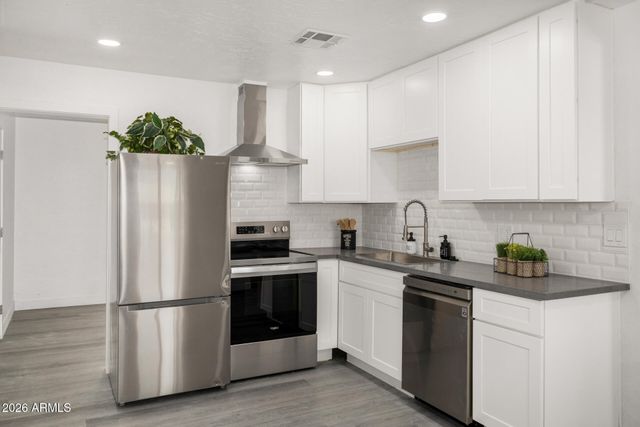 3030 N 38TH Drive, Phoenix, AZ 85019