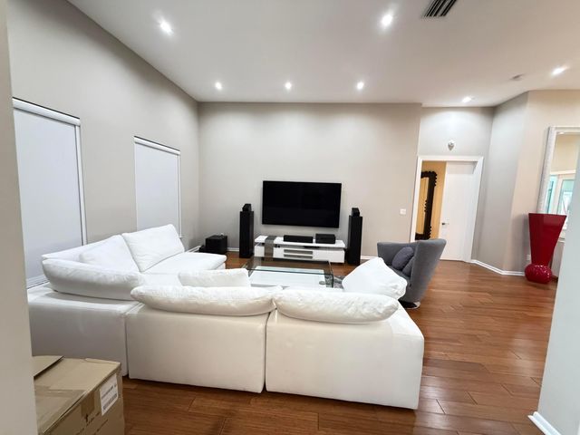 7360 NW 83RD Avenue, Tamarac, FL 33321