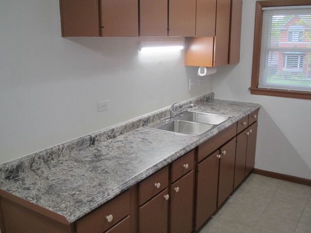 13 N CLIFTON Avenue 202, Park Ridge, IL 60068