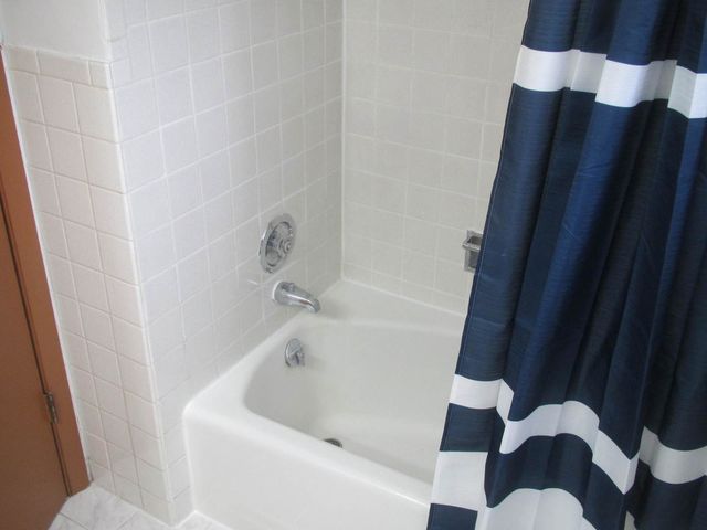 13 N CLIFTON Avenue 202, Park Ridge, IL 60068
