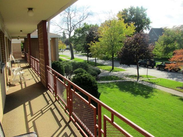 13 N CLIFTON Avenue 202, Park Ridge, IL 60068