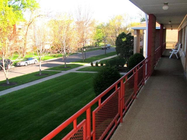 13 N CLIFTON Avenue 202, Park Ridge, IL 60068