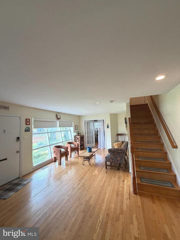 6522 CAVALIER DR, Alexandria, VA 22307