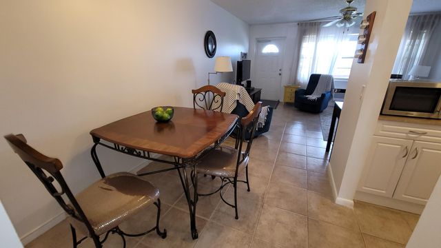 114 Chatham E, West Palm Beach, FL 33417