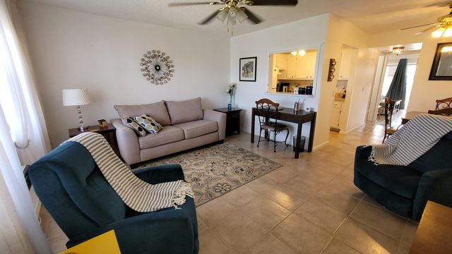 114 Chatham E, West Palm Beach, FL 33417