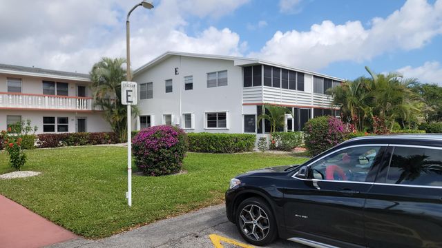 114 Chatham E, West Palm Beach, FL 33417
