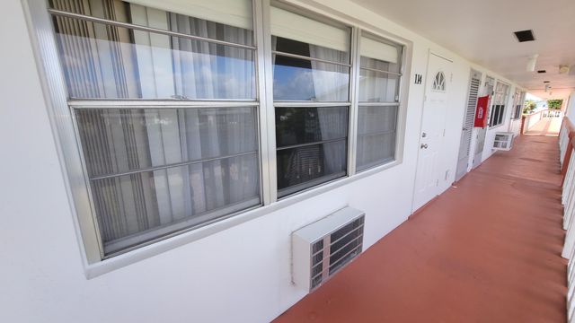 114 Chatham E, West Palm Beach, FL 33417