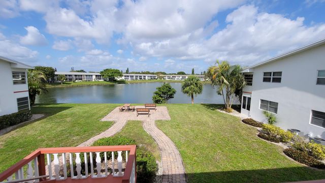 114 Chatham E, West Palm Beach, FL 33417