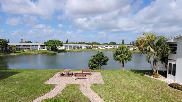 114 Chatham E, West Palm Beach, FL 33417