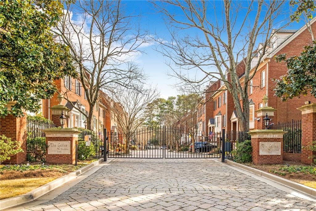 Image 1 of property listing at 3685 Peachtree Road NE 10, Atlanta, GA 30319