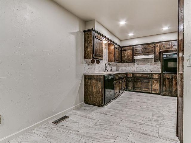 1170 Mockingbird Circle, Choctaw, OK 73020